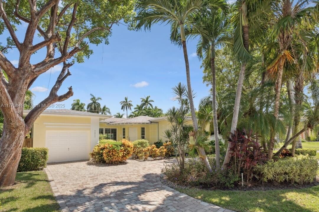 7511 Miami View Dr in North Bay Village, FL - Building Photo