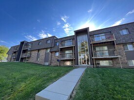 811 N 121st St in Omaha, NE - Building Photo