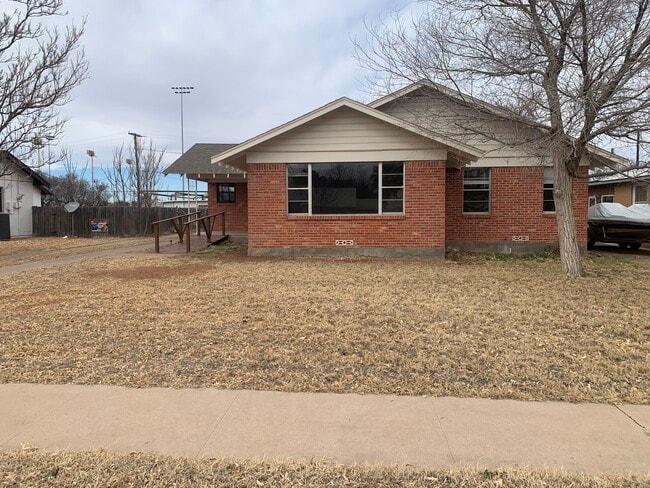 property at 1806 W Louisiana Ave