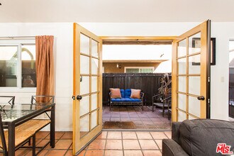 3219 Colorado Ave in Santa Monica, CA - Building Photo - Building Photo