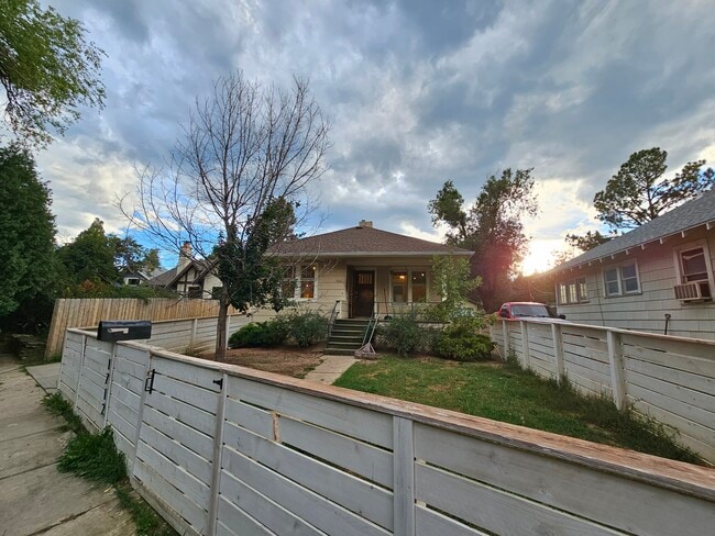 property at 1712 Ivy Pl