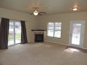 425 Cambria Dr in North Liberty, IA - Building Photo - Building Photo