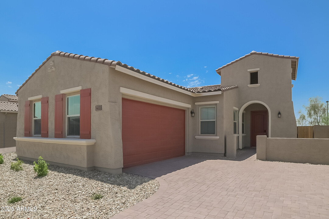 14033 W Desert Flower Dr in Goodyear, AZ - Building Photo