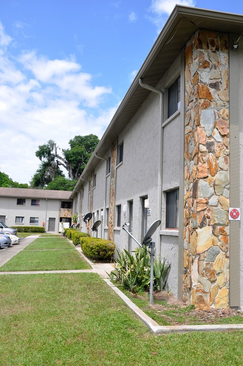 Majestic Oaks in Dade City, FL - Building Photo