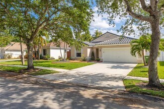 19146 NW 24th Pl in Pembroke Pines, FL - Building Photo - Building Photo
