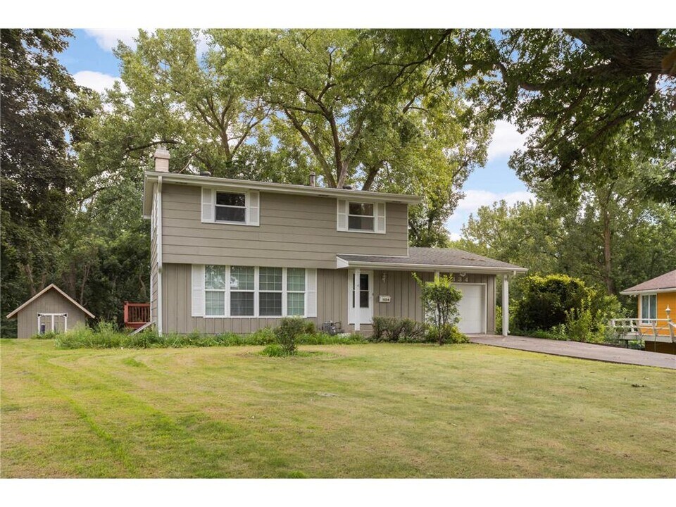 1334 Hillcrest Dr NE in Fridley, MN - Building Photo