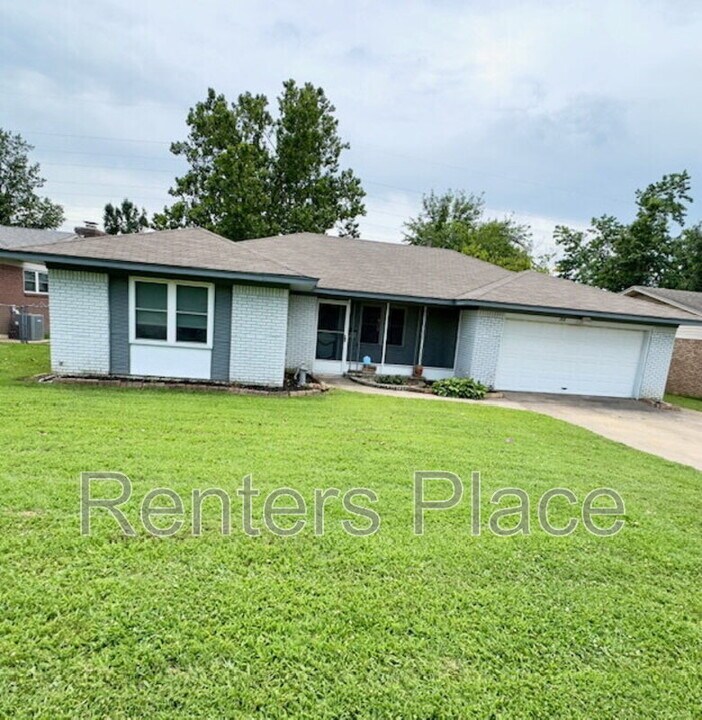 206 W 16th St in Owasso, OK - Building Photo
