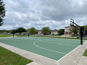 17817 Majestic Elm Ln in Elgin, TX - Building Photo - Building Photo