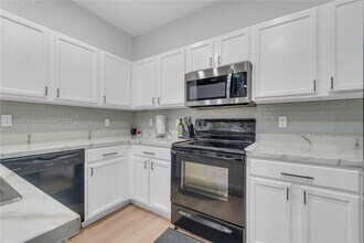 3529 NW 29th Pl in Lauderdale Lakes, FL - Building Photo - Building Photo