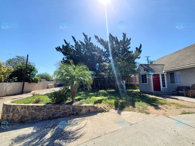 226 Ammunition Rd in Fallbrook, CA - Building Photo - Building Photo