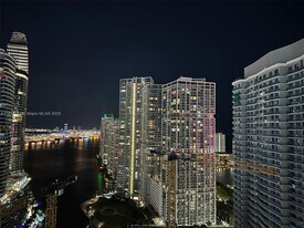 31 SE 5th St in Miami, FL - Building Photo