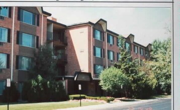 Mallard Cove in Arlington Heights, IL - Building Photo - Building Photo
