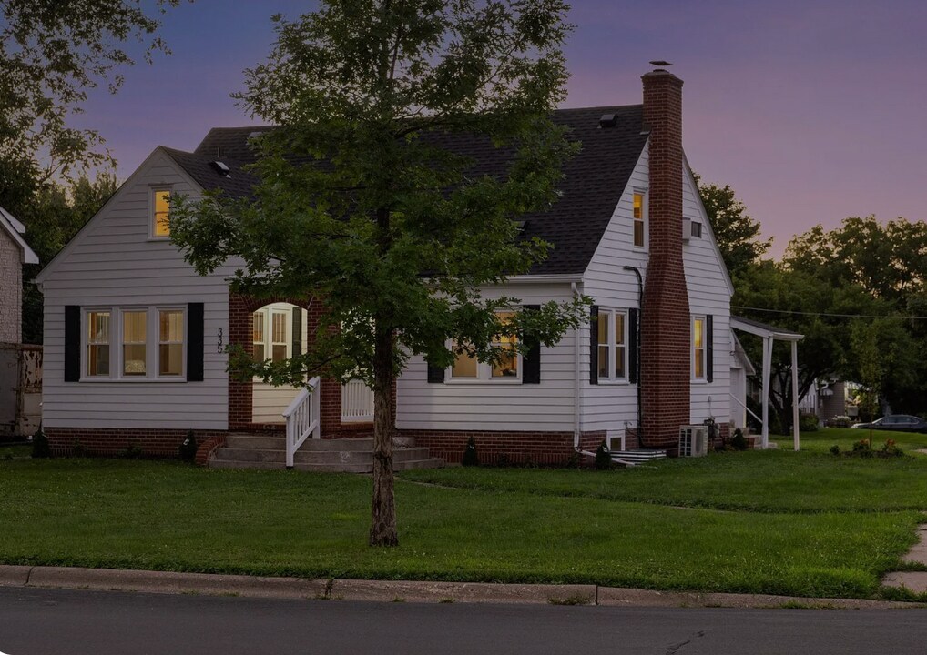 335 Shakopee Ave E in Shakopee, MN - Foto de edificio
