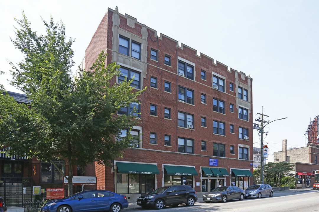 Lakeview Apartments in Chicago, IL - Building Photo