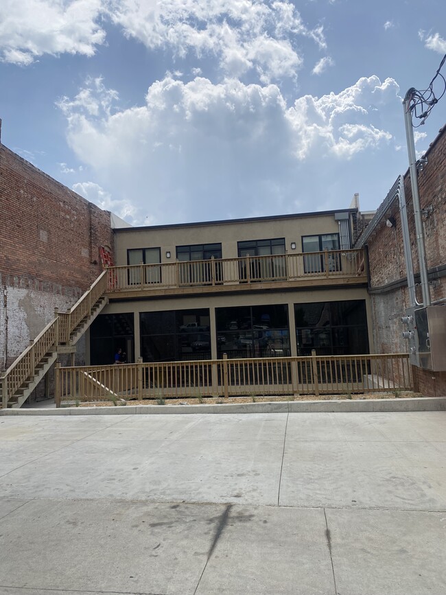 307 E Main St, Unit 202 in Ottumwa, IA - Building Photo - Building Photo