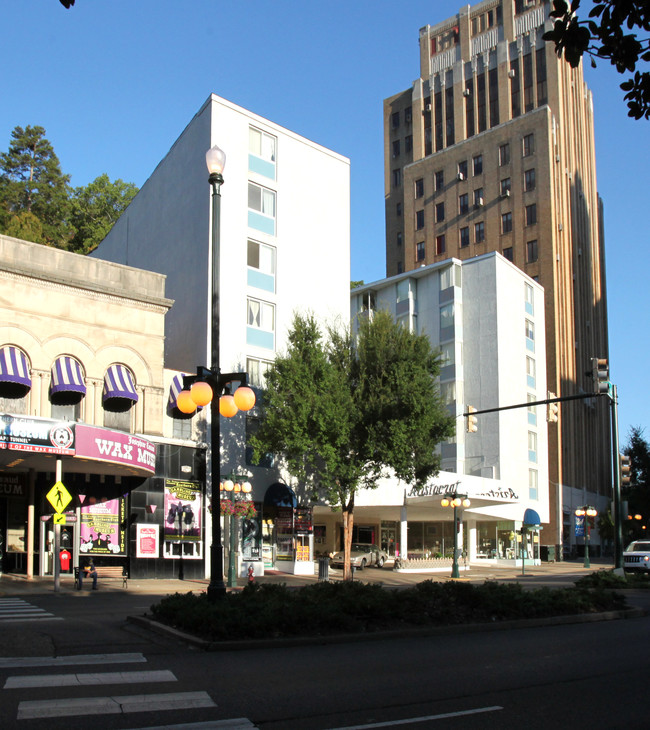 Aristocrat Manor in Hot Springs, AR - Foto de edificio - Building Photo