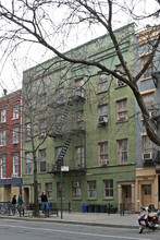 424-426 Hudson St in New York, NY - Building Photo - Building Photo