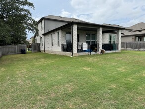 1744 Stringer Pass in Leander, TX - Foto de edificio - Building Photo