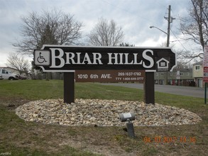 Briar Hills Apartments III in South Haven, MI - Building Photo - Building Photo