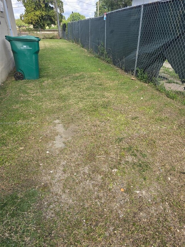 914 NW 15th St in Florida City, FL - Building Photo - Building Photo