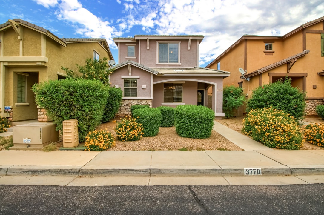 3770 E Kristal Way in Phoenix, AZ - Building Photo