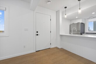 7049 Fane Rd in Edmonton, AB - Building Photo - Building Photo