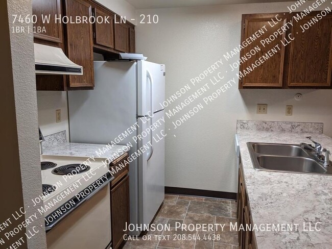 property at 7460 W Holbrook Ln