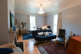 147 Pleasant Ave in Portland, ME - Foto de edificio - Building Photo