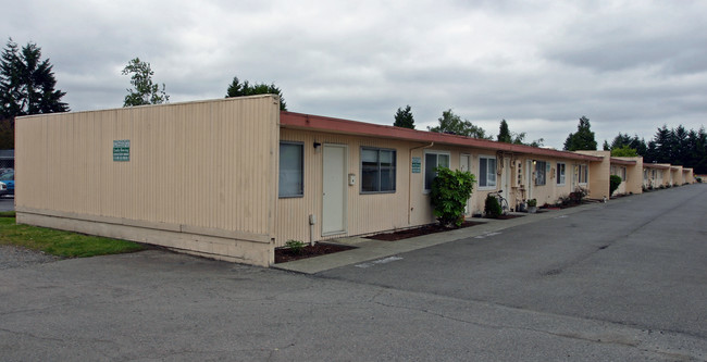 Village Court Apartments in Lakewood, WA - Building Photo - Building Photo