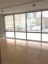 8 E Randolph St, Unit 1804 in Chicago, IL - Foto de edificio - Building Photo