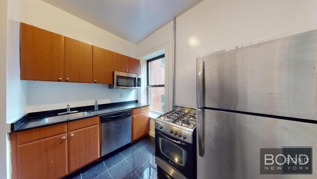 229-231-231 E 12th St in New York, NY - Building Photo - Building Photo