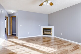 Salt Creek Townhomes in Lincoln, NE - Building Photo - Building Photo