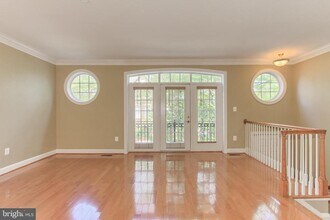 146 Herndon Mill Cir in Herndon, VA - Building Photo - Building Photo