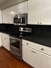 74 Brown Pelican Dr in Savannah, GA - Foto de edificio - Building Photo