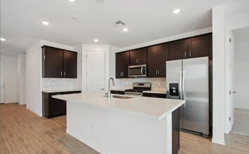 7679 W Saddlehorn Rd in Peoria, AZ - Foto de edificio - Building Photo