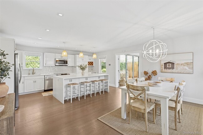 31 Highland Rd in Southampton, NY - Building Photo - Building Photo