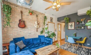 1015 N Campbell Ave in Chicago, IL - Building Photo - Building Photo