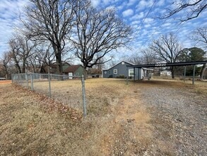 1030 Oak Dr in Denison, TX - Building Photo - Building Photo