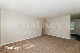 1022 Woodpointe Dr in Indianapolis, IN - Building Photo - Building Photo