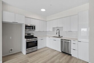 12714 S Figueroa St in Los Angeles, CA - Building Photo - Building Photo