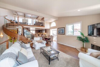 1107 Loma Dr, Unit Unit A in Hermosa Beach, CA - Foto de edificio - Building Photo