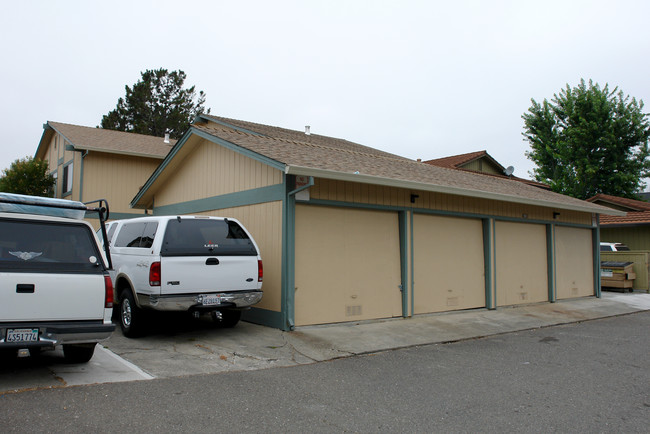 6520 Country Club in Rohnert Park, CA - Building Photo - Building Photo