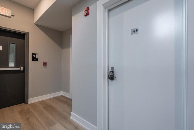 2401 Washington Ave in Philadelphia, PA - Building Photo - Building Photo