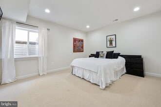 5569 James Young Wy in Fairfax, VA - Building Photo - Building Photo