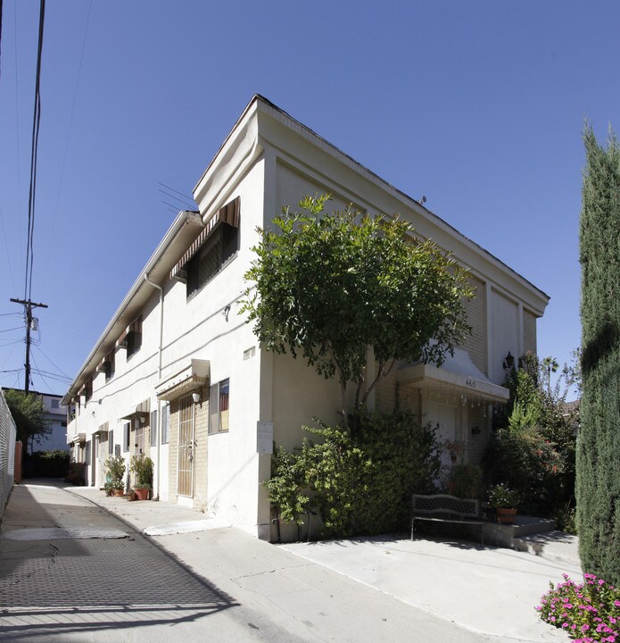 4415 Cartwright Ave in Toluca Lake, CA - Foto de edificio