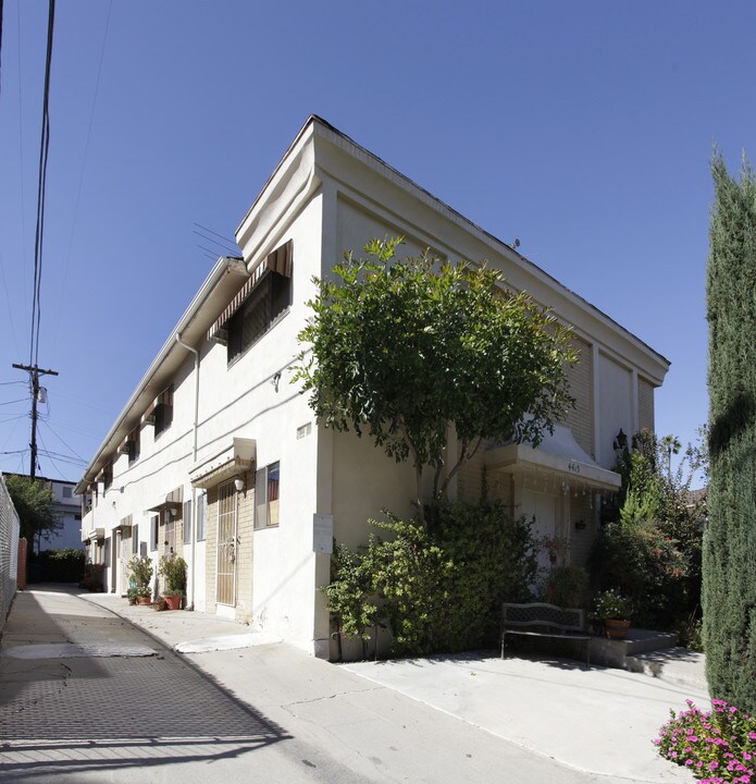 4415 Cartwright Ave in Toluca Lake, CA - Building Photo