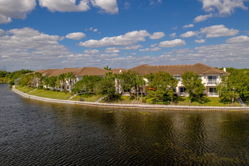 Bridgewater at Lake Osborne Apartments in Lake Worth, FL