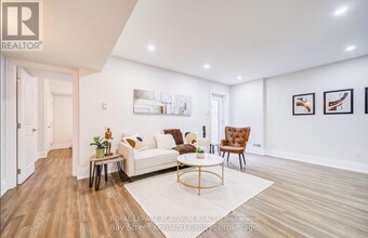 24 Norcross Rd in Toronto, ON - Building Photo - Building Photo