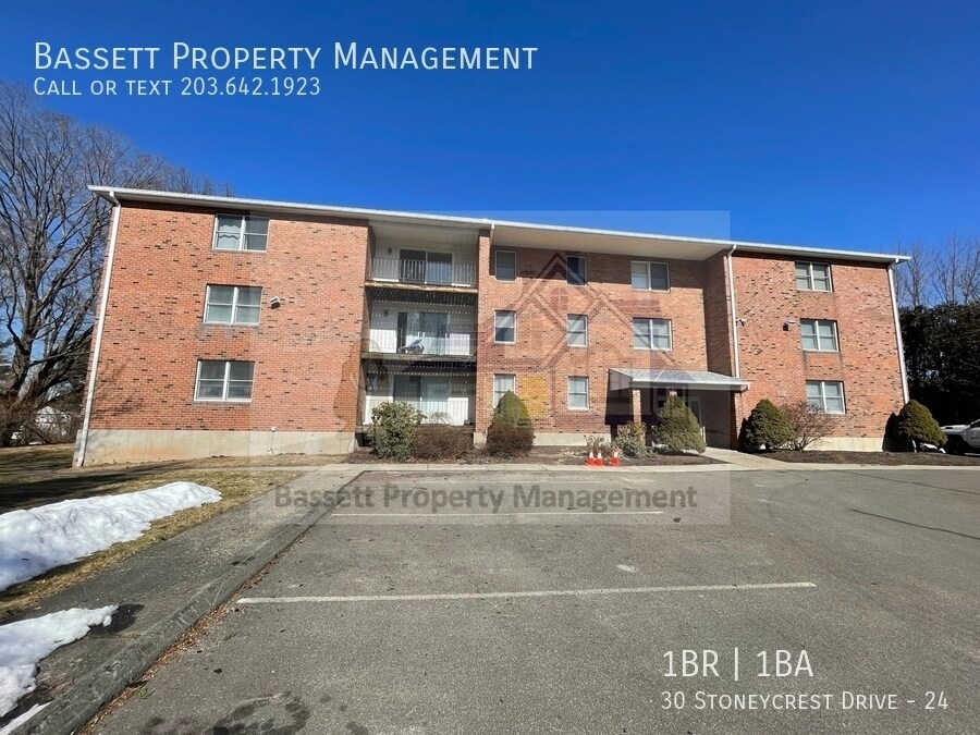 30 Stoneycrest Dr in Middletown, CT - Building Photo