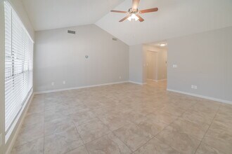 10119 W Windsor Blvd in Glendale, AZ - Foto de edificio - Building Photo